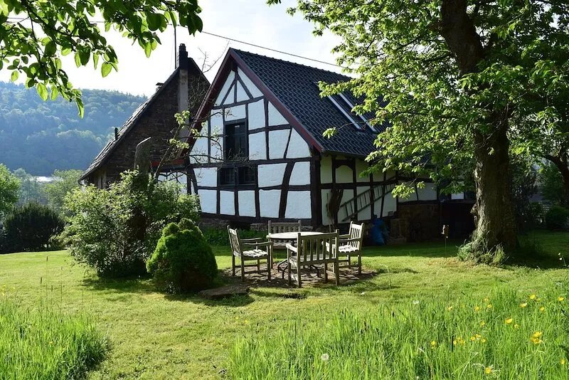 Magical loft apartment in a historic country house for 2 people. idyllic garden