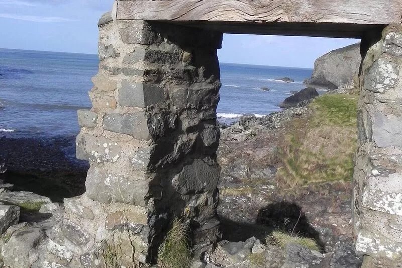 BEUDY GWYN COTTAGE. Pet Friendly. Large enclosed garden. Stunning Sea Views!
