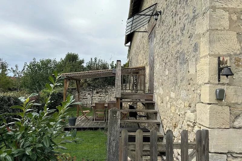 The pigeon fancier's house