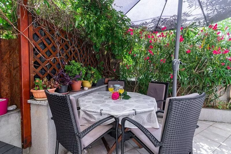 Two bedroom apartment with terrace Rijeka (A-7825-a)