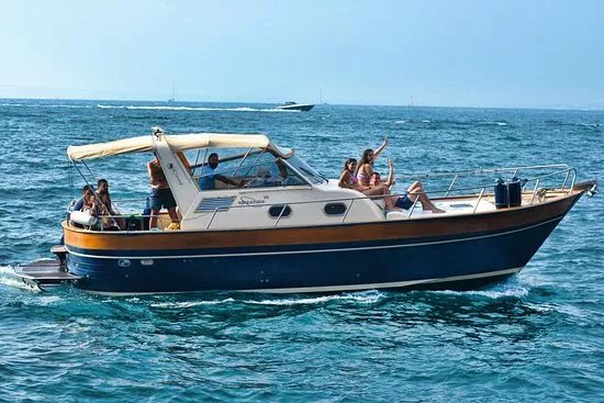 Ninas Boat Sorrento