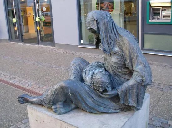 Madonna Sculpture - Christian Lemmerz