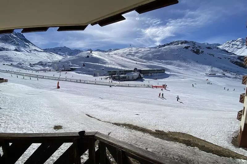 E7 South-facing studio cabin at the foot of the slopes