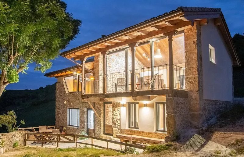 Views of the Picos de Europa in a house designed for all seasons