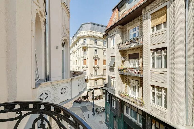 Luxurious sunlit suite in a prime location with a private city-view balcony
