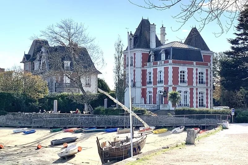 Longére A Larmor-Plage, authentic charm of the stone.