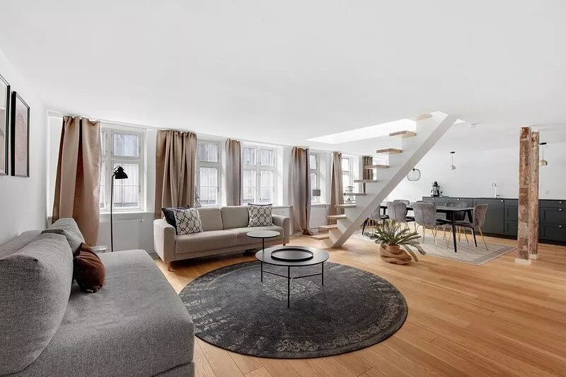 Sanders Regent - Treasured 3-Bdr Apt with Terrace