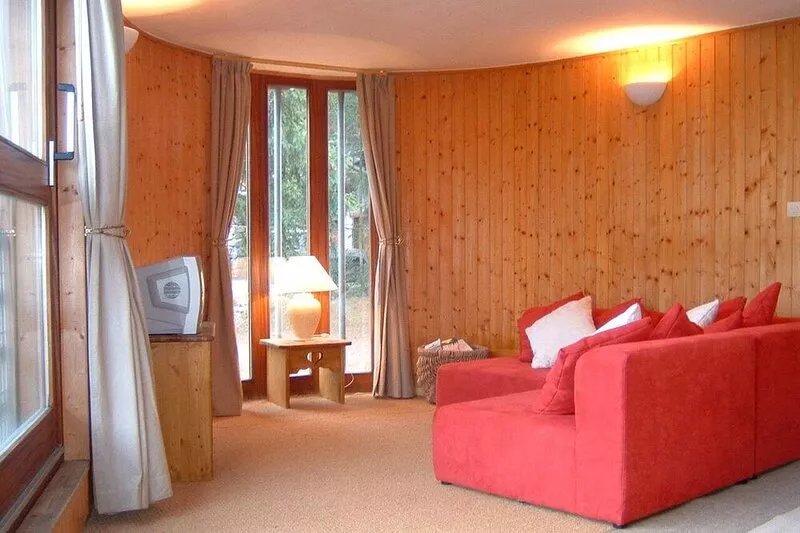 Close to lifts & slopes allowing you to ski back to the chalet!