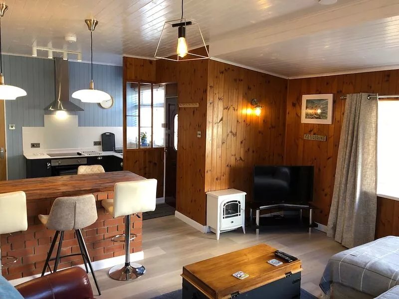 Detached Cottage In Heart Of This Beautiful Harbour Village