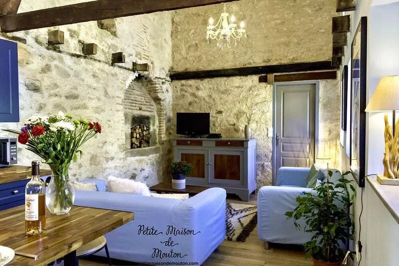 Renovated barn,  great for countryside walks, and bike rides
