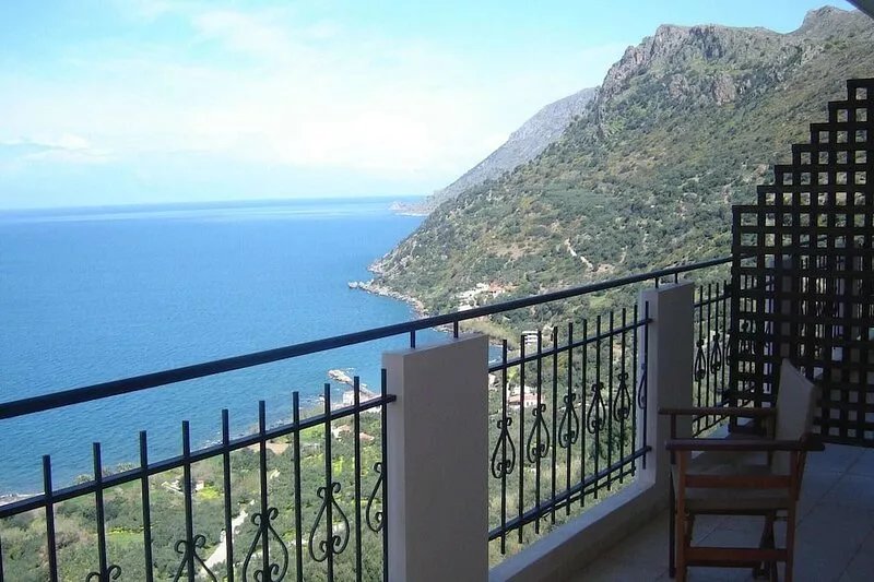 Charming apartment in Crete with sea view