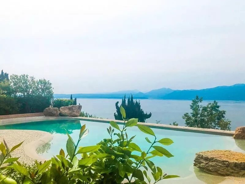 Apartment with Spettacular View in front of the Lake from the terrace