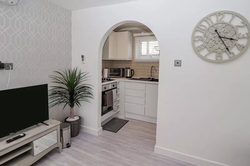 19 CHERRY PARK, pet friendly, with a garden in Chapel St Leonards