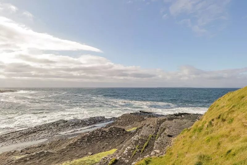 CARPENTER’S COTTAGE, family friendly in Grange, County Sligo