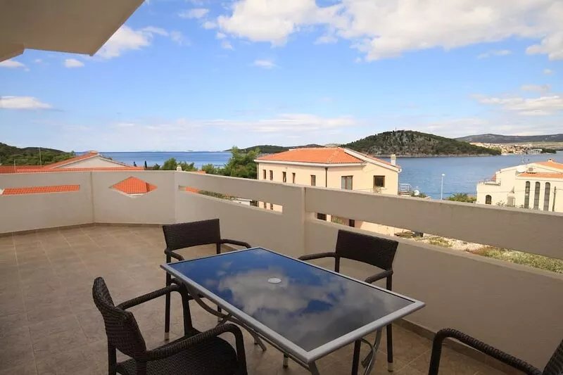 One bedroom apartment with terrace and sea view Ražanj, Rogoznica (A-8361-c)