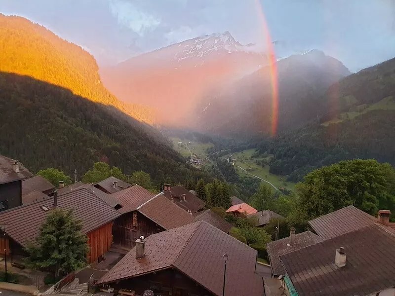 SAUNA AND COSY OLD WOODEN SWISS MOUNTAIN CHALET IN GRYON AND GARDEN