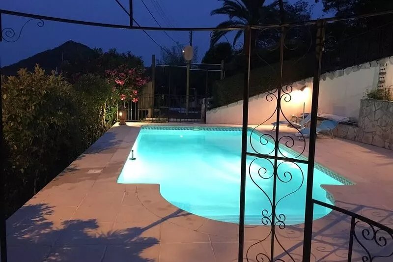 3-room apartment with swimming pool; pergola for 4 people, quiet and