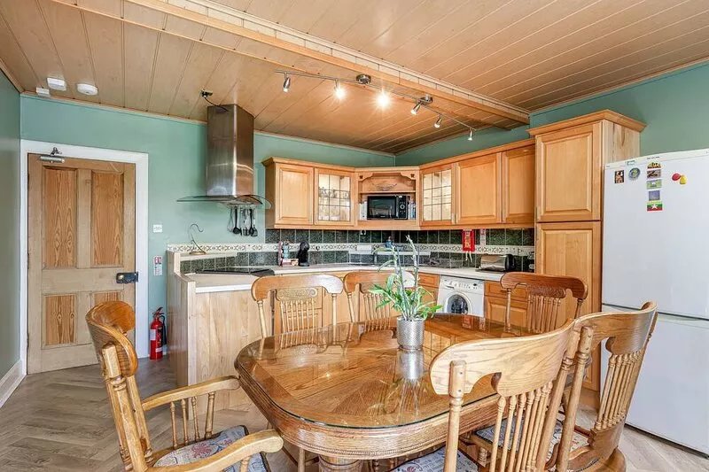 Beautifully kept period property 5-10mins from town centre, restaurants, beaches