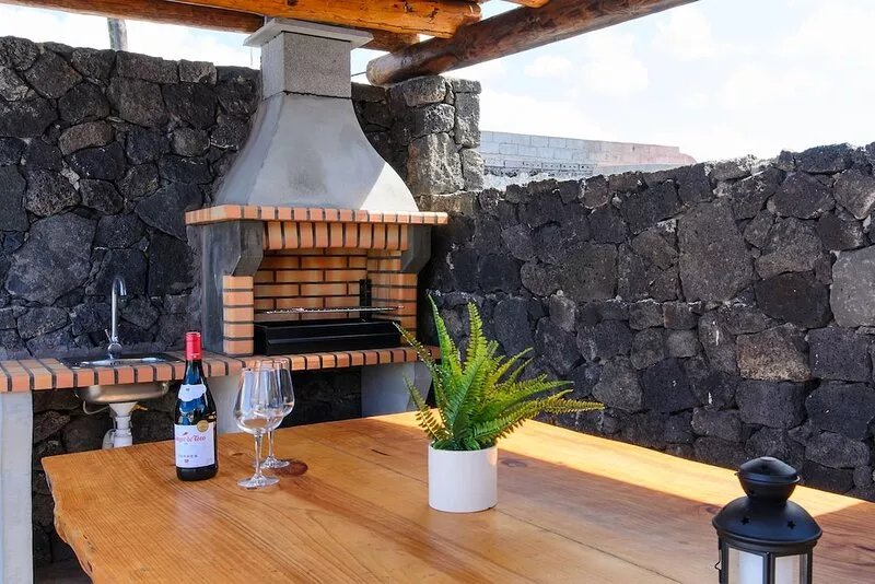 Spacious Villa "Las Calderetas" with Mountain View, Wi-Fi, Terrace & Pool