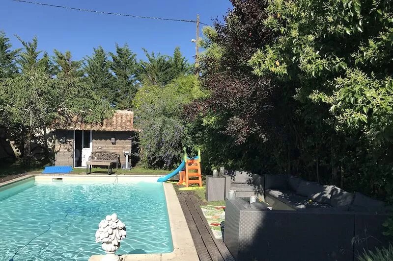 House with pool in the heart of the Bordeaux vineyards