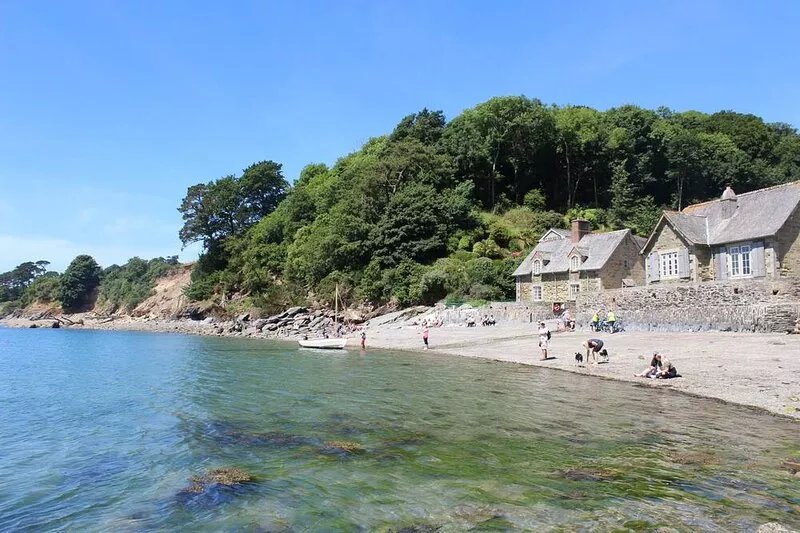 Charming Victorian House with Panoramic Village Views, Close to Beaches