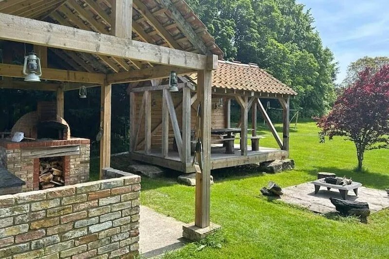 Entire Farmhouse & Riverside Guesthouse in Beautiful Grounds