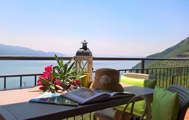 Casa Maffei TOP apartment 3, 2nd floor, balcony, fantastic lake view, parking