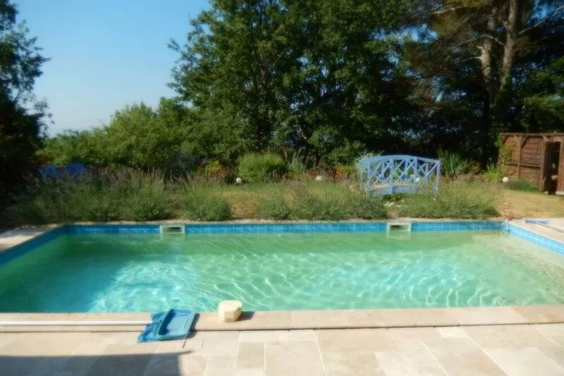 Comfortable and stylish poolside apartment in Lorgues