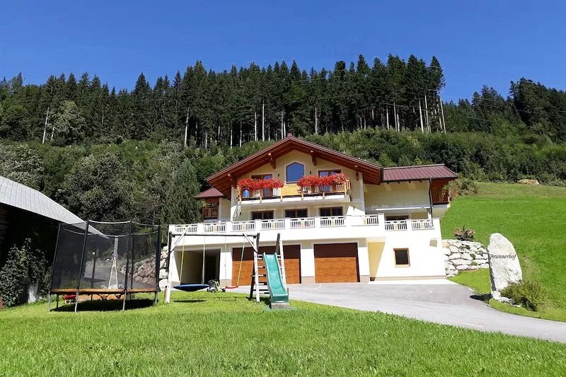 XL vacation apartment with 3 bedrooms and 3 bathrooms
