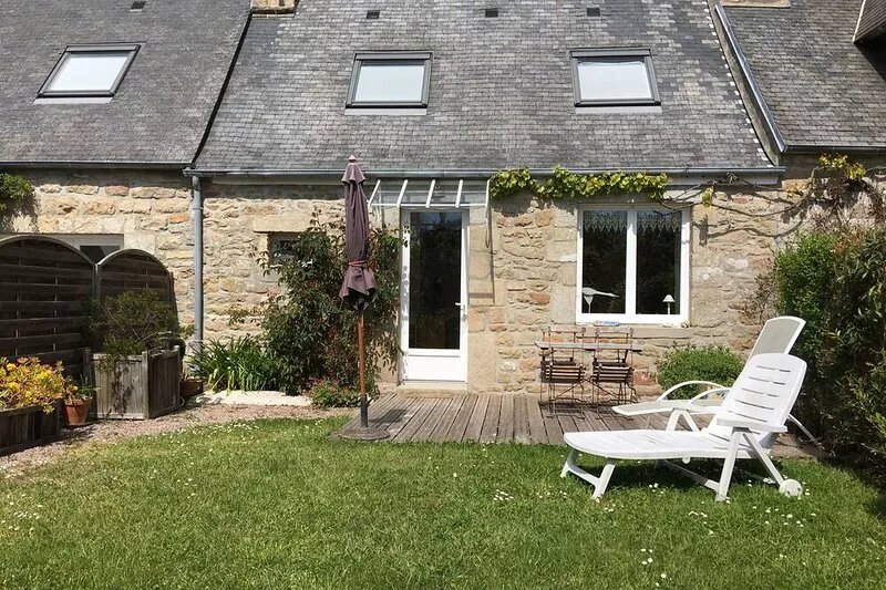 TY Yann Gîtes du Roi Arthur Renovated fisherman's cottage, 100m from the beach