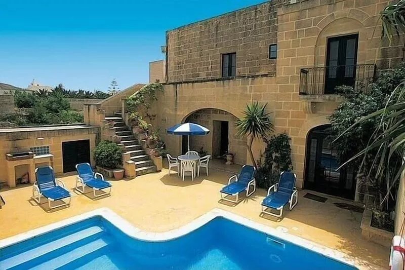 Stunning farmhouse with pool