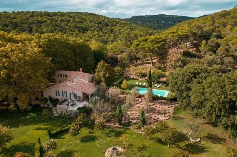 Pretty Provencal country house 900 m2, with Pool and Tennis