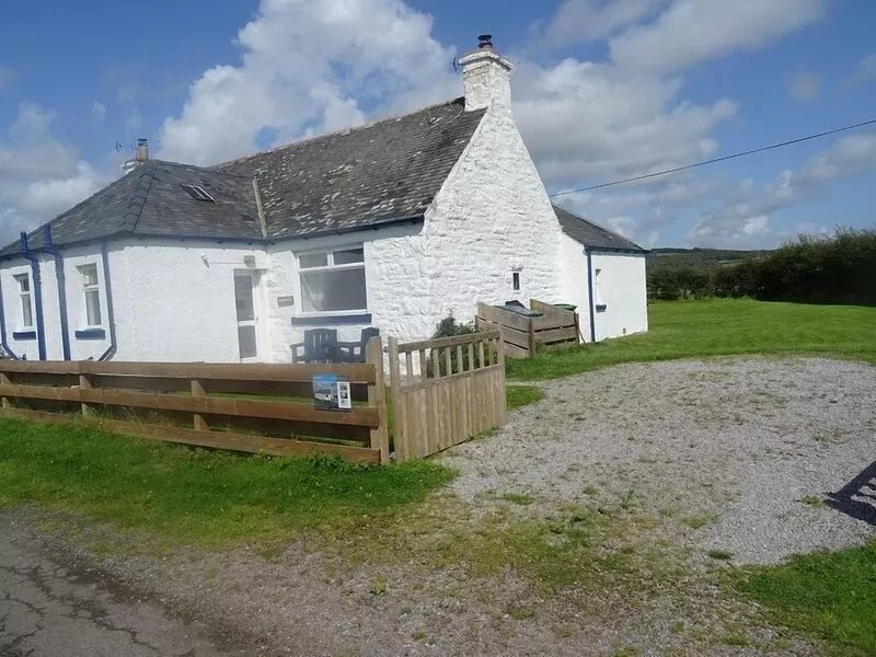 Barnacle -  a cottage that sleeps 4 guests  in 2 bedrooms