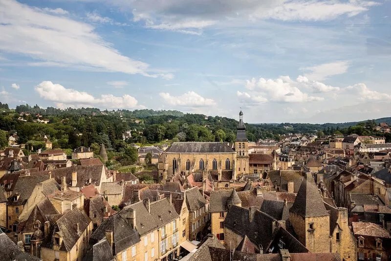 Spacious and Elegant Romantic apartment in the very Heart of Sarlat