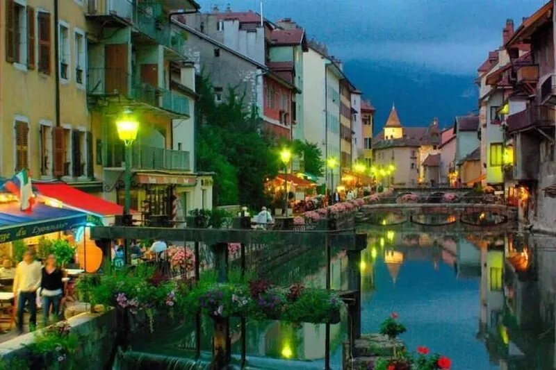 ANNECY QUIET AND ROMANTIC HISTORY