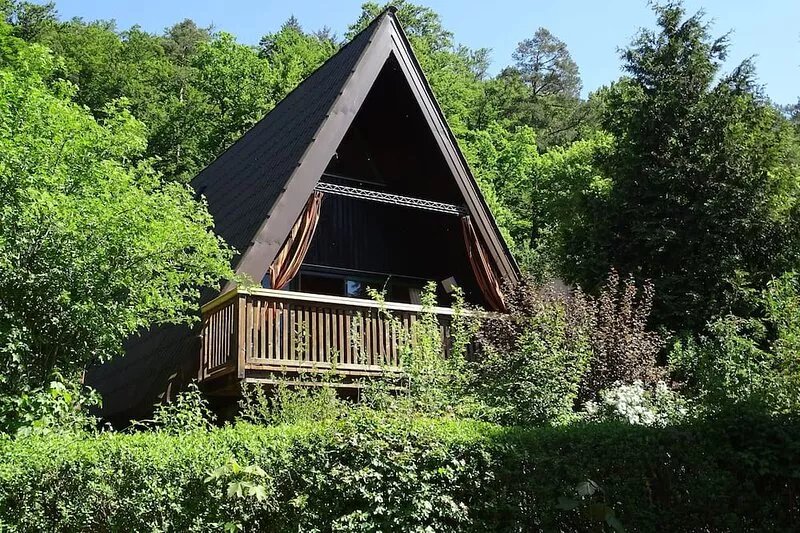 Pure nature: bright comfort house between bathing lake and forest, with a sunny