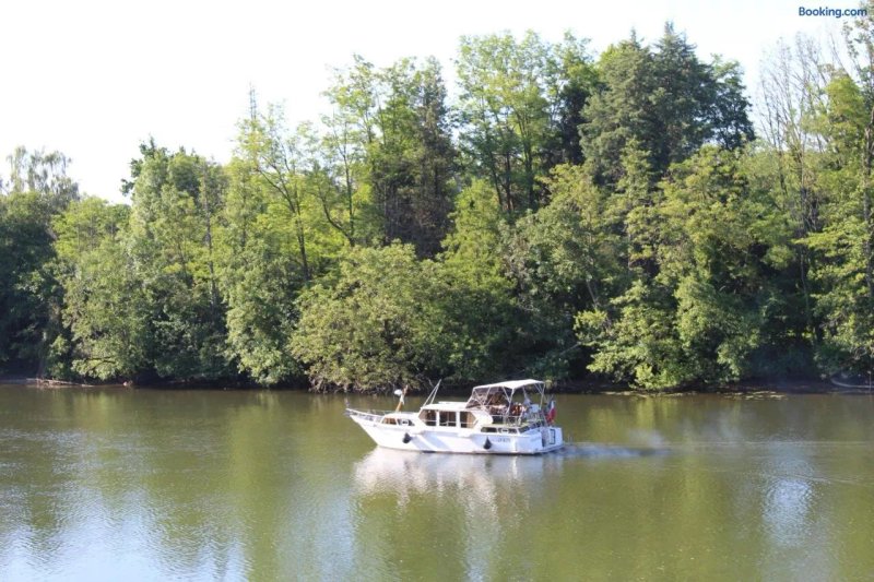 Calme Au Bord De L'eau