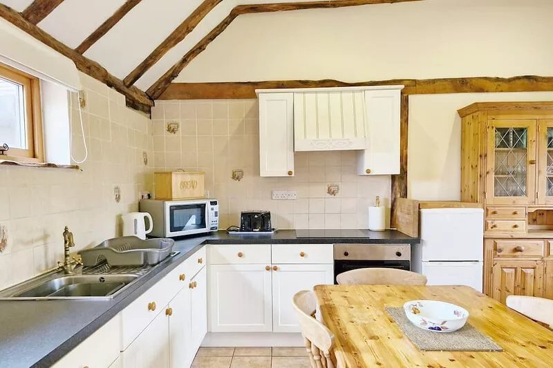 The Dairy , Petersfield -  a barn conversion that sleeps 4 guests  in 1 bedroom