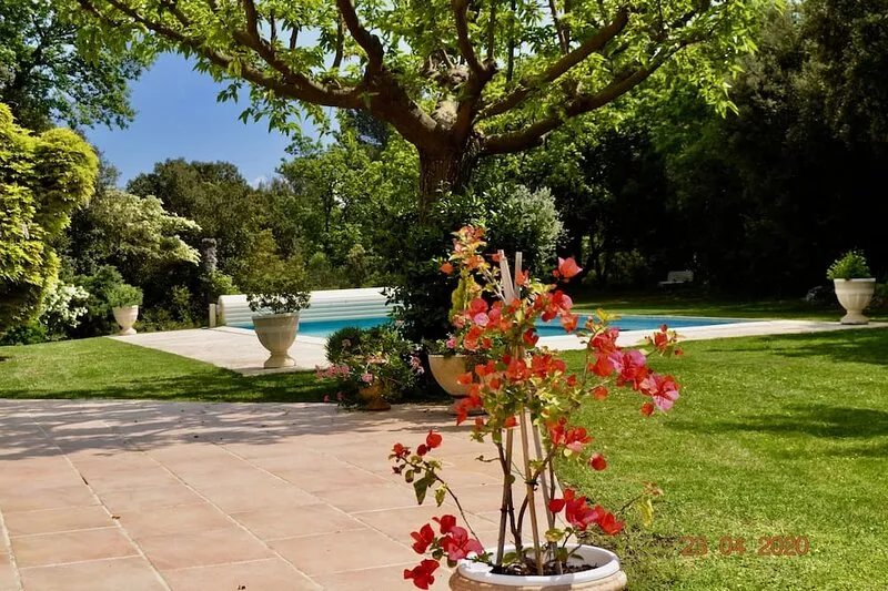 Beautiful new Annex Provencal House 4000 m2 raised