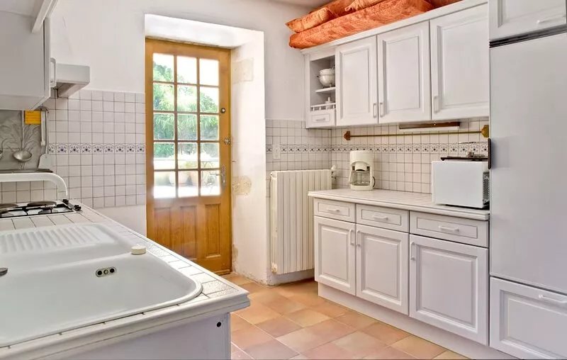 Spacious Mas 18th century,for 10 persons,  private pool, near Uzès