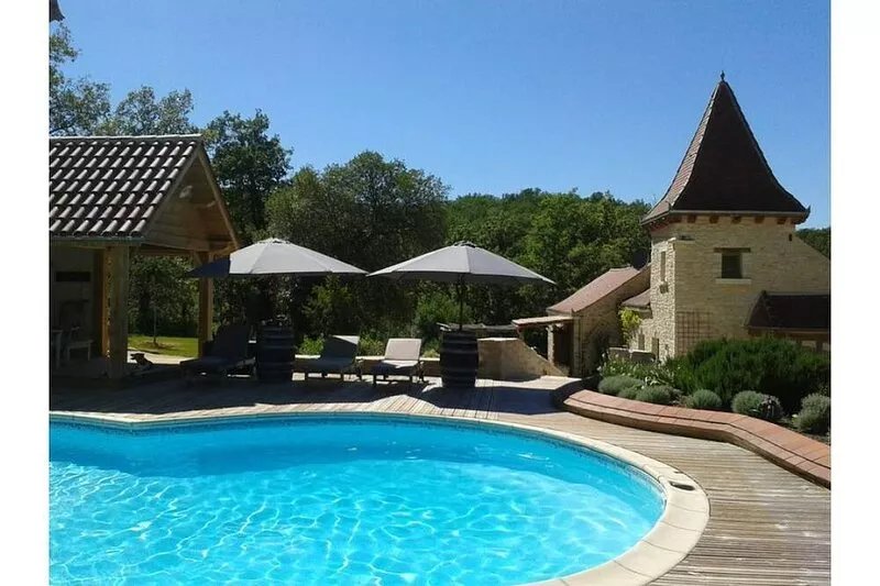 Gite with swimming pool, in a quiet bucolic setting