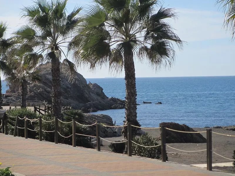 Private roof terrace, A/C, wifi, pool, garage, view, beach at walking distance