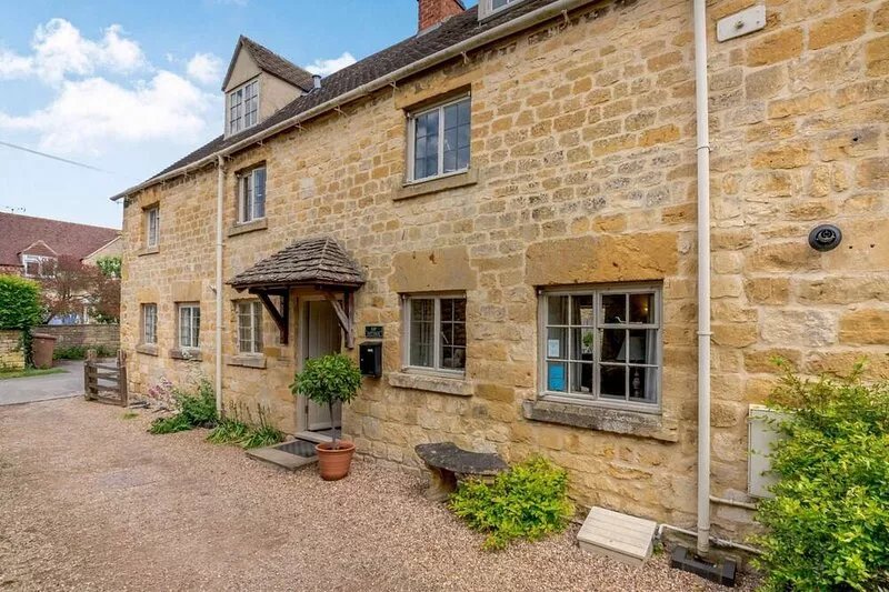 Two bedroom dog friendly holiday cottage in the Cotswolds - Top Cottage