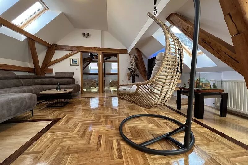 La Luna ⭐⭐⭐⭐⭐ Rustic Deluxe Apartment with free Jacuzzi and Bikes