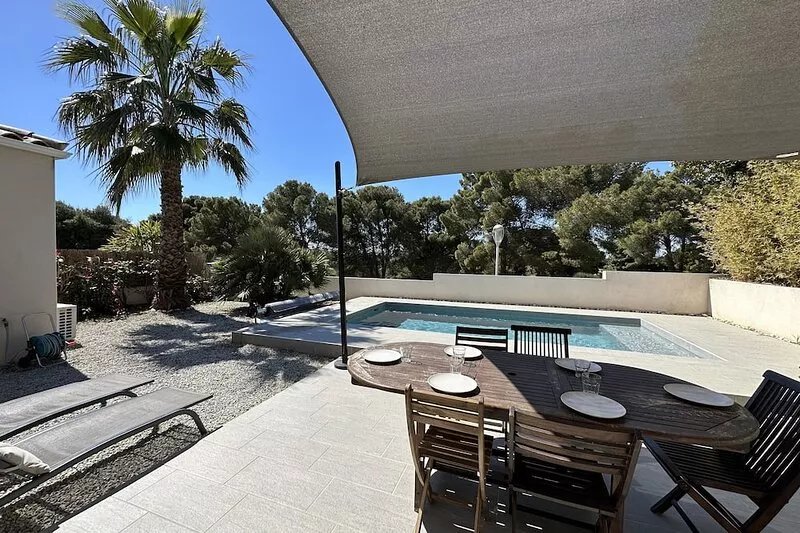 Detached villa located on the Golf du Cap d'Agde with heated pool