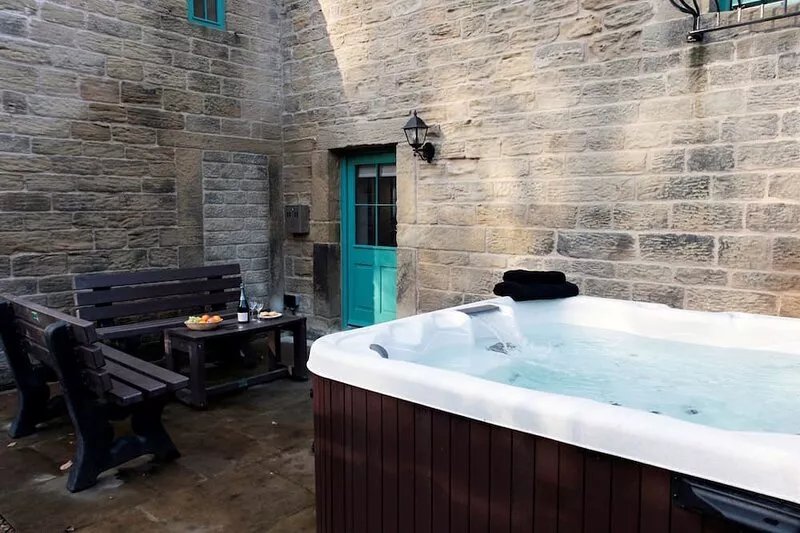 Weavers Cottage - sleeps 8 guests  in 4 bedrooms