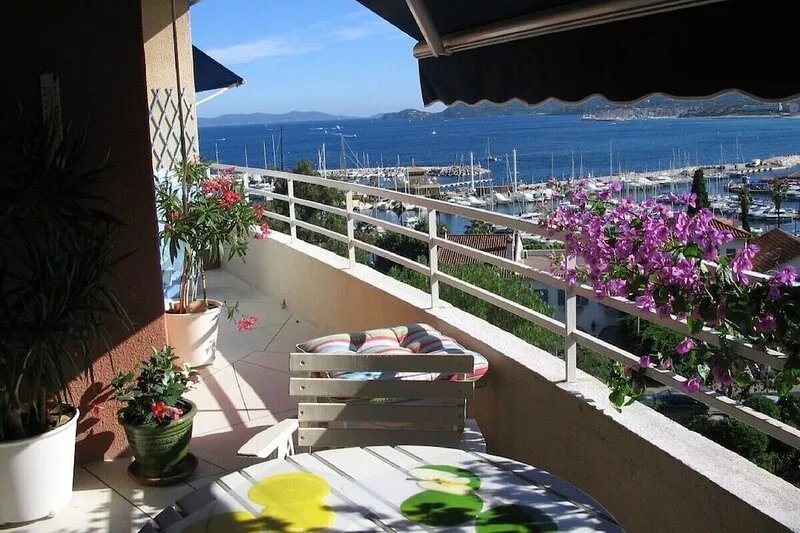Attractive fully equipped apartment, sea views, close to beach and town center