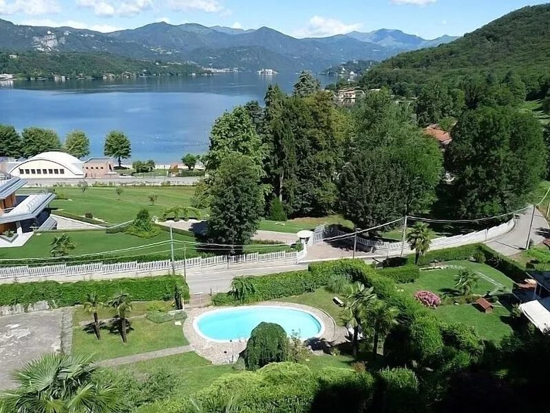 Apartment Lido in a period villa on Lake Orta with pool and spectacular view