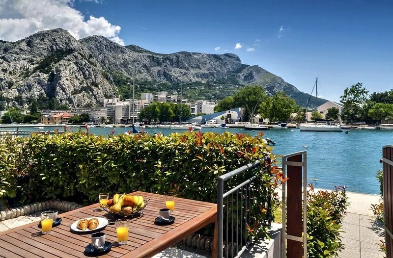 A new apartment for 4 persons on the riverside with a beautiful view of the sea