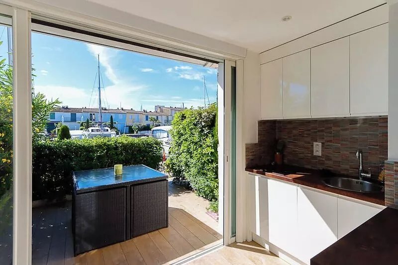 Renovated 2-room apartment in Port Grimaud - Terrace on canal - WIFI, A/C